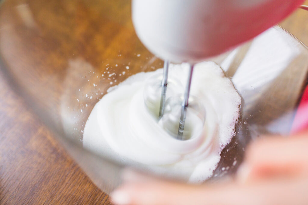 Creme chantilly liquide fraiche fouet blanc preparation cremepatissiere